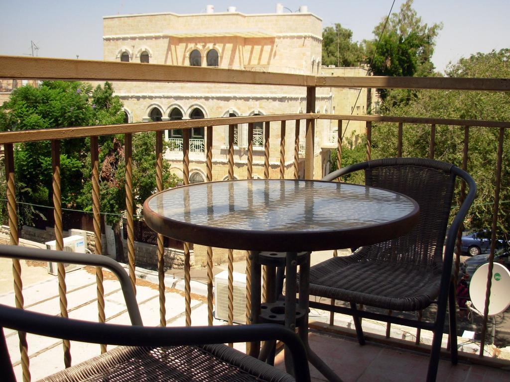 The Little House In Bakah Hotel Jerusalem Exterior photo