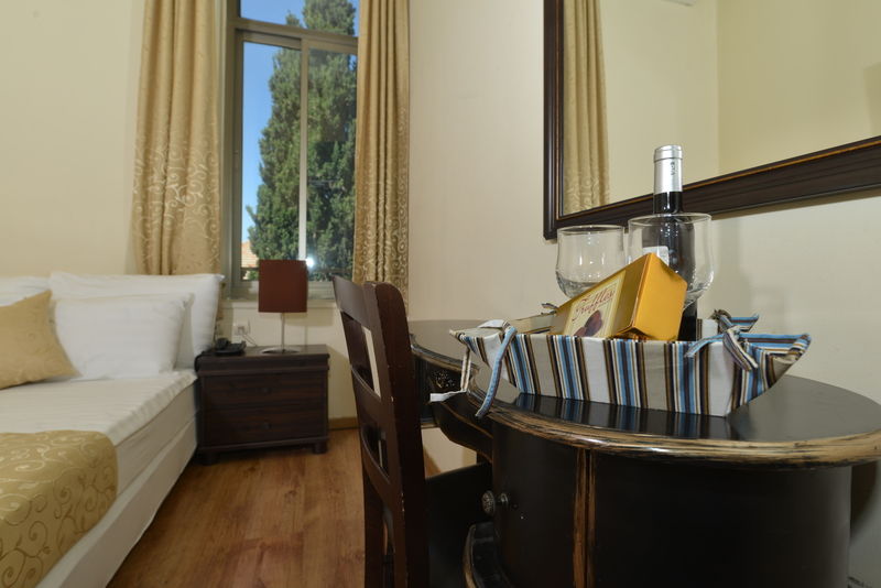 The Little House In Bakah Hotel Jerusalem Exterior photo