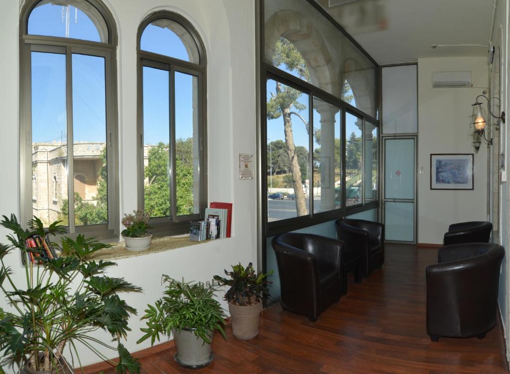 The Little House In Bakah Hotel Jerusalem Exterior photo