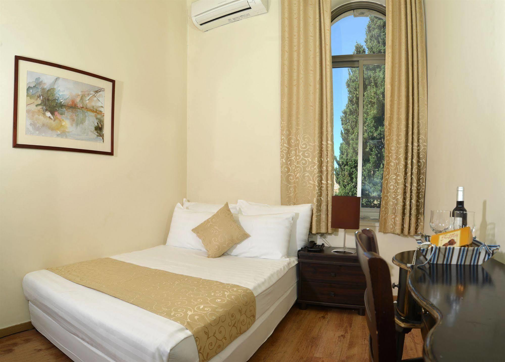 The Little House In Bakah Hotel Jerusalem Exterior photo