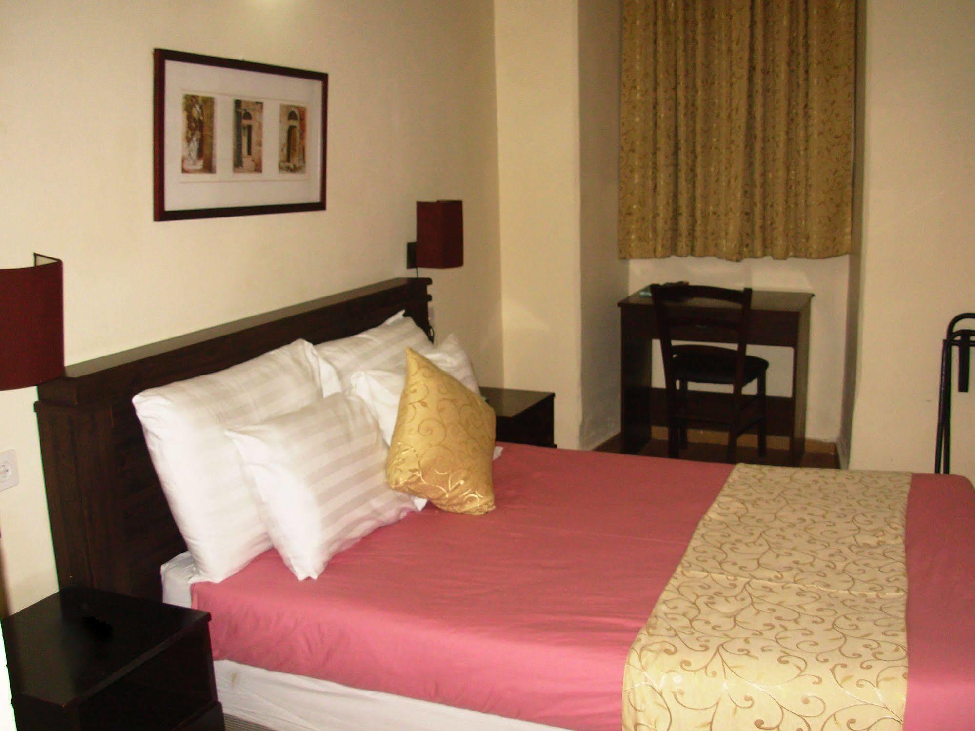 The Little House In Bakah Hotel Jerusalem Exterior photo