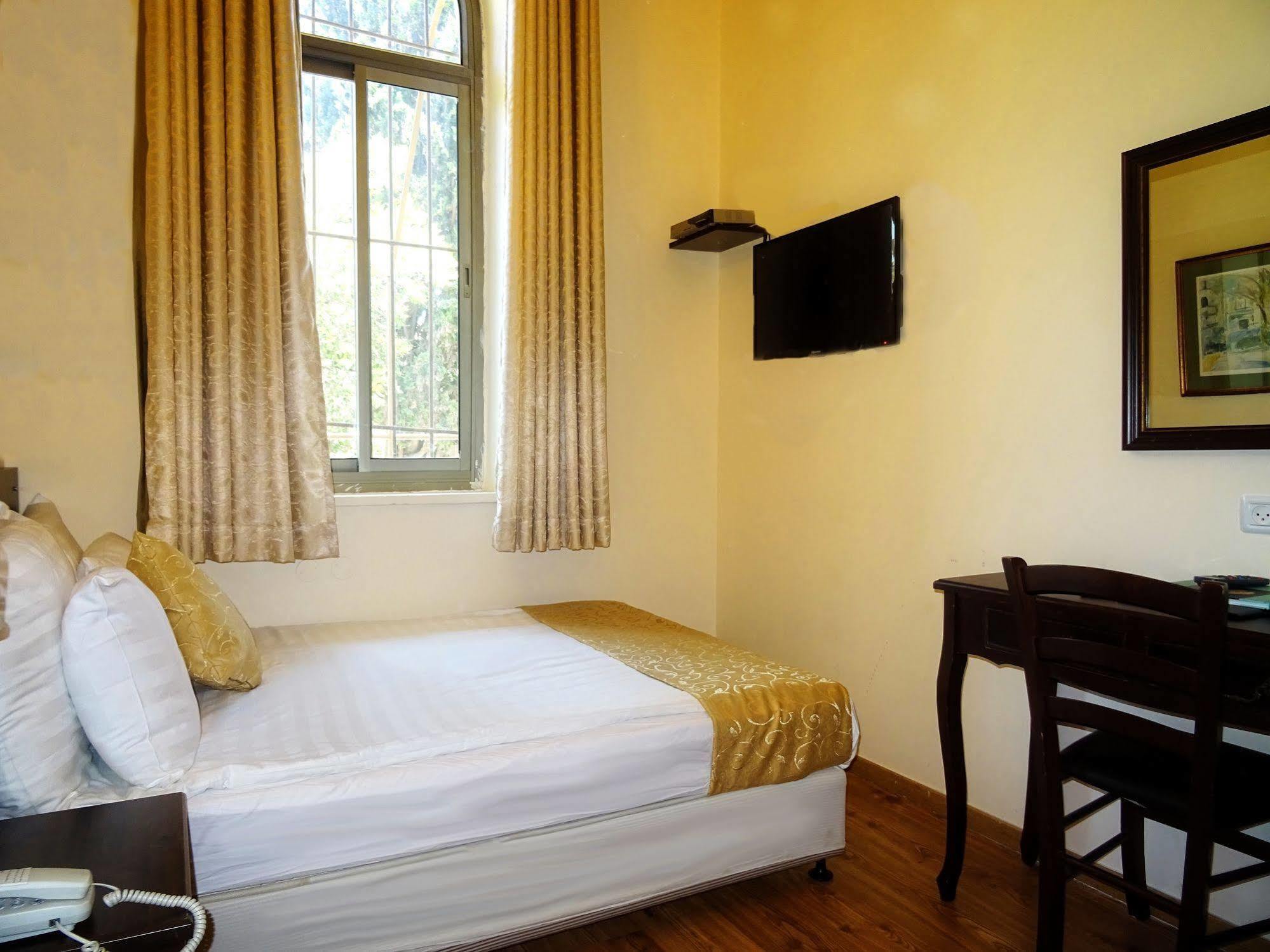 The Little House In Bakah Hotel Jerusalem Exterior photo