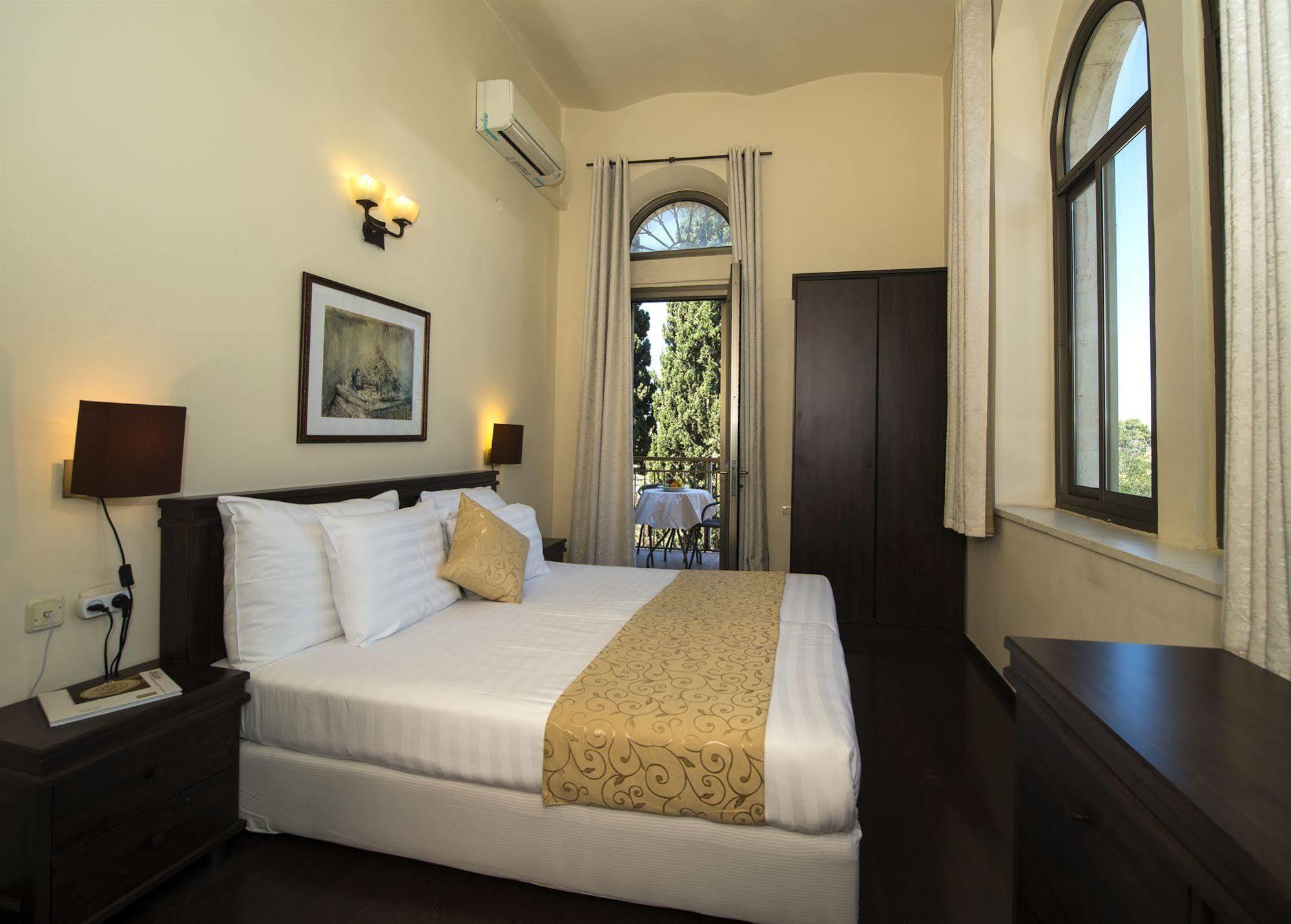 The Little House In Bakah Hotel Jerusalem Exterior photo