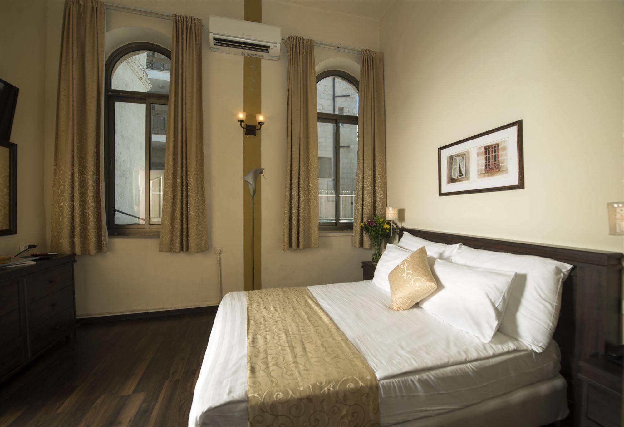 The Little House In Bakah Hotel Jerusalem Exterior photo